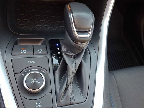 Certified 2023 Toyota RAV4 SE image 18