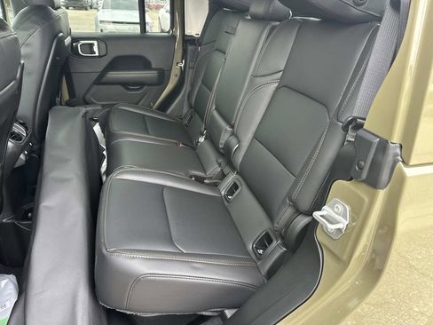 New 2026 Jeep Gladiator Sahara image 9