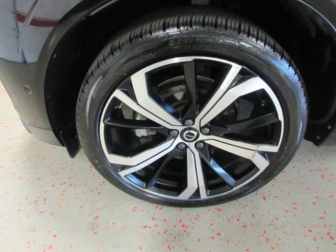 Used 2022 Volvo XC60 B5 R-Design w/ Advanced Package AWD/4WD image 18