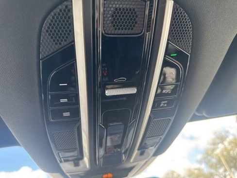 Used 2022 Porsche Cayenne image 16