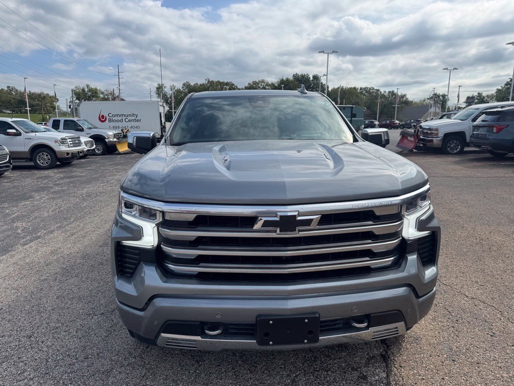Used 2025 Chevrolet Silverado 1500 High Country w/ Technology Package AWD/4WD image 2