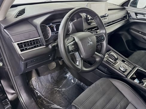 Used 2024 Mitsubishi Outlander SE Black Edition image 23