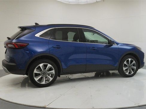 Used 2023 Ford Escape Platinum w/ Premium Technology Package image 7