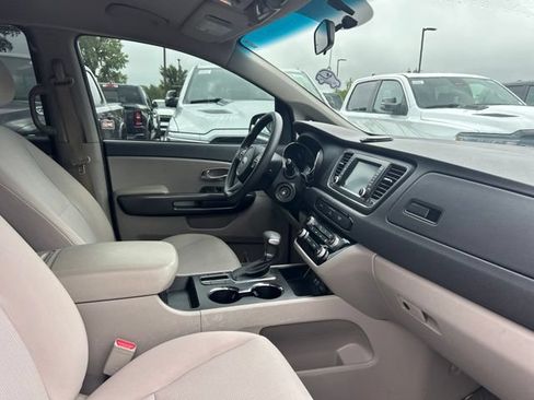 Used 2019 Kia Sedona LX FWD image 7