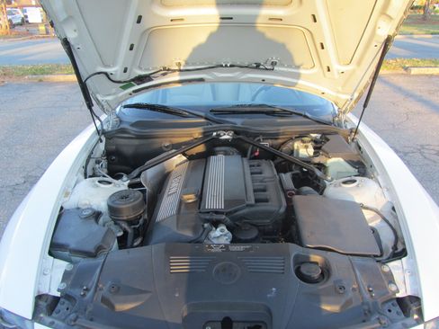 Used 2004 BMW Z4 2.5i image 24