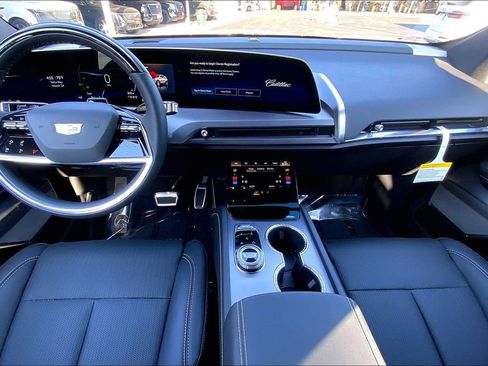 New 2026 Cadillac Vistiq Sport image 7