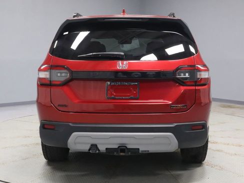 Used 2025 Honda Pilot TrailSport image 10