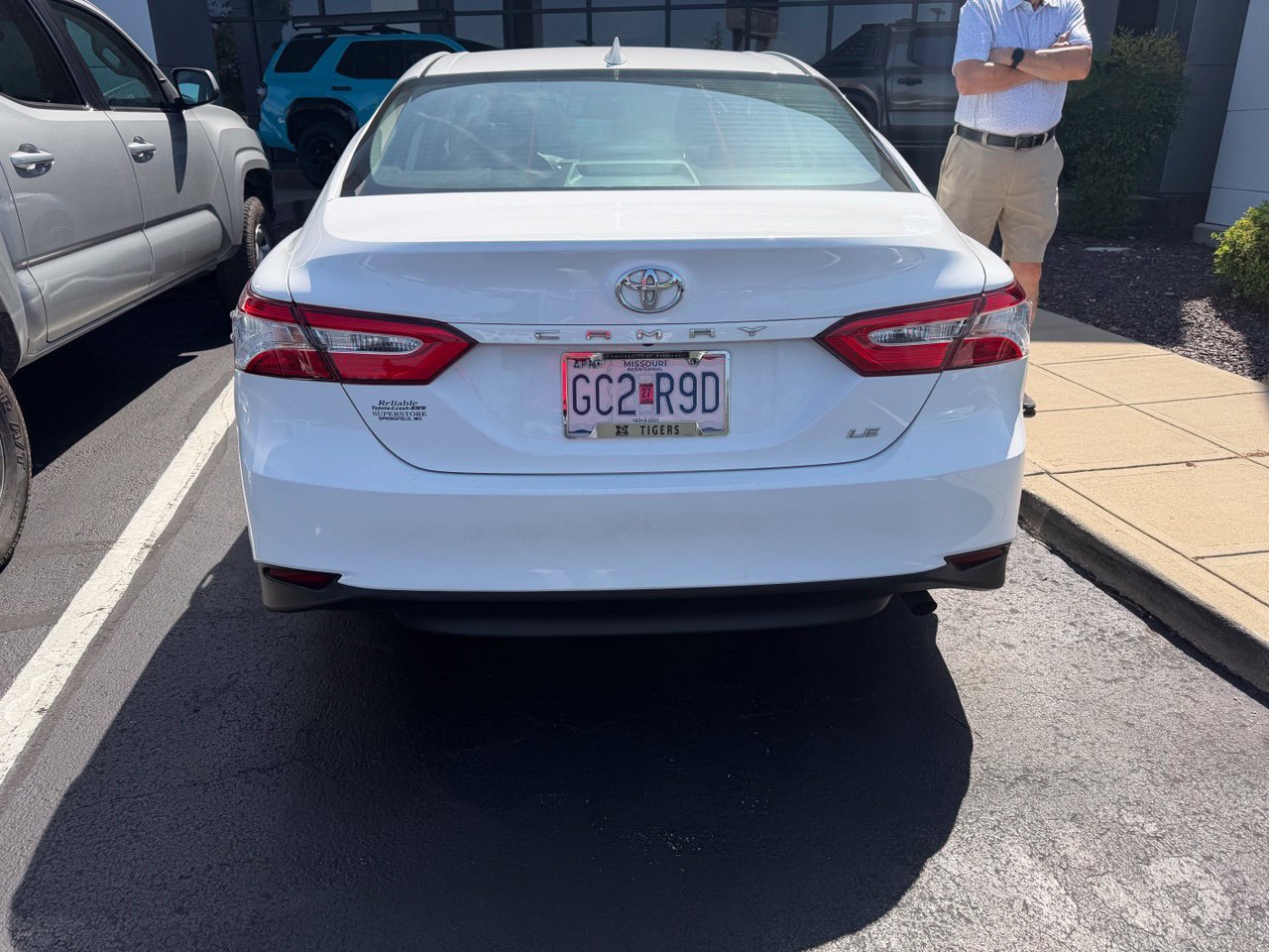 Used 2019 Toyota Camry LE w/ Convenience Package FWD image 4