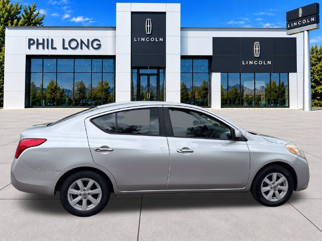Used 2012 Nissan Versa FWD image 10
