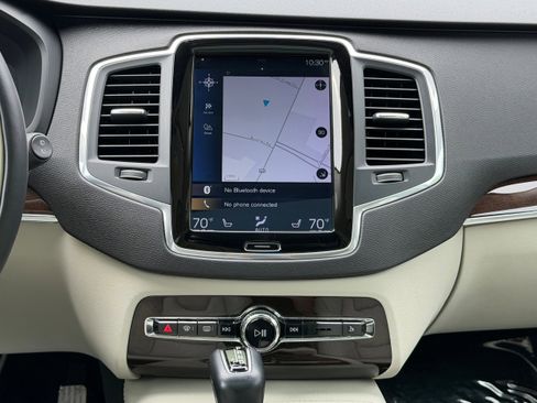 Used 2019 Volvo XC90 T5 Momentum w/ Protection Package Premier FWD image 16
