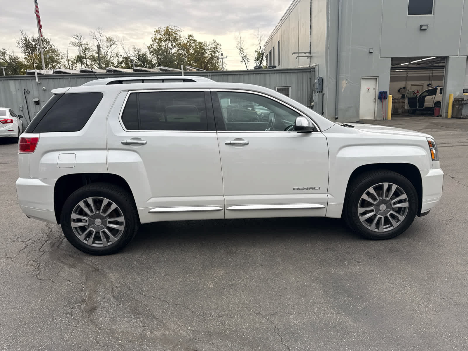 Used 2016 GMC Terrain Denali AWD/4WD image 2