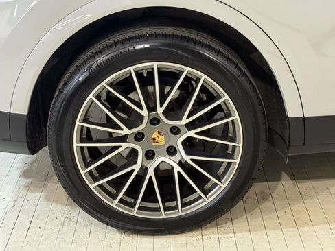 Certified 2023 Porsche Cayenne AWD/4WD image 14