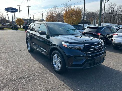 Certified 2021 Ford Explorer XLT image 3