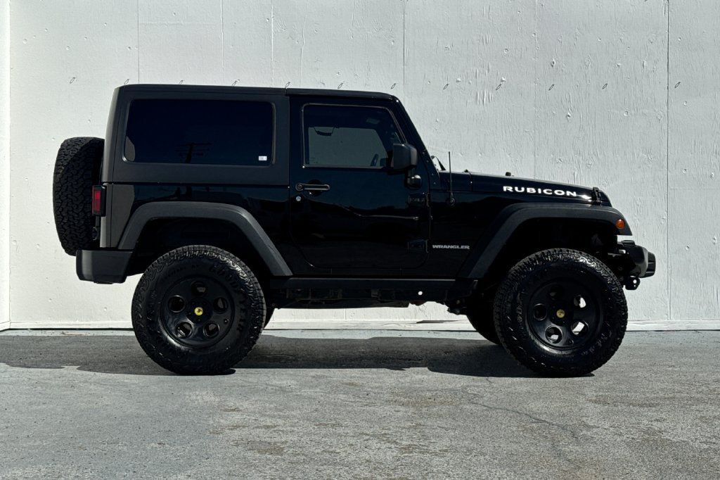 Used 2015 Jeep Wrangler Rubicon w/ Power Convenience Group AWD/4WD image 2