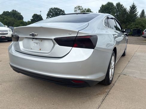 Used 2017 Chevrolet Malibu LT FWD image 4