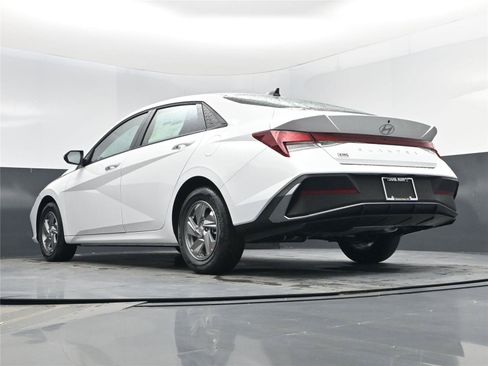 New 2026 Hyundai Elantra SE image 20