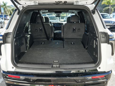 Used 2024 Chevrolet Traverse RS FWD image 26