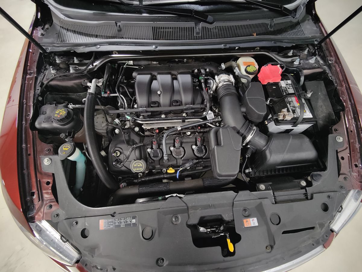 Used 2015 Ford Taurus Limited w/ Equipment Group 301A AWD/4WD image 4