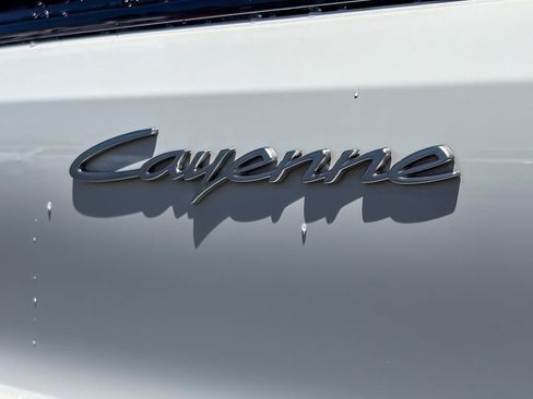 Used 2024 Porsche Cayenne AWD/4WD image 10