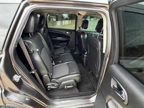 Used 2019 Dodge Journey Crossroad w/ Nav & Sun Group FWD image 37
