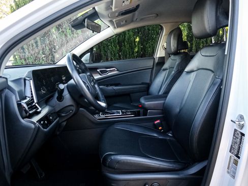 Used 2023 Kia Sportage EX image 7