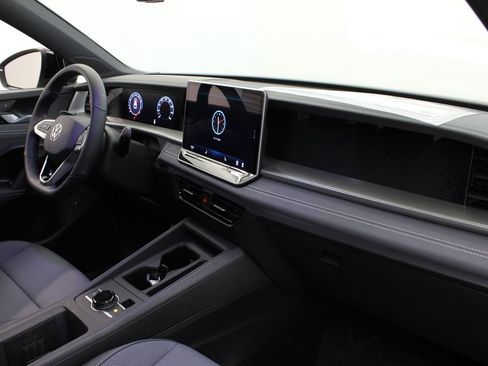 New 2026 Volkswagen Tiguan SE R-Line FWD image 24