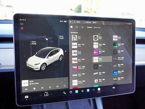 Used 2021 Tesla Model Y Long Range AWD/4WD image 34