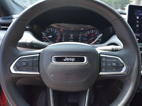 Used 2025 Jeep Compass Limited AWD/4WD image 12