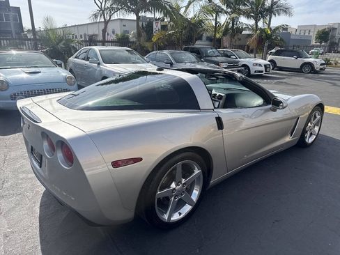 Used 2005 Chevrolet Corvette Coupe w/ Preferred Equipment Group RWD image 16