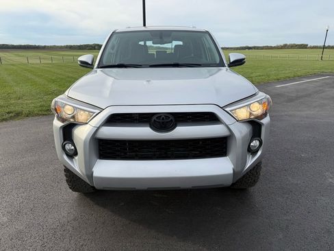Used 2017 Toyota 4Runner SR5 Premium image 2