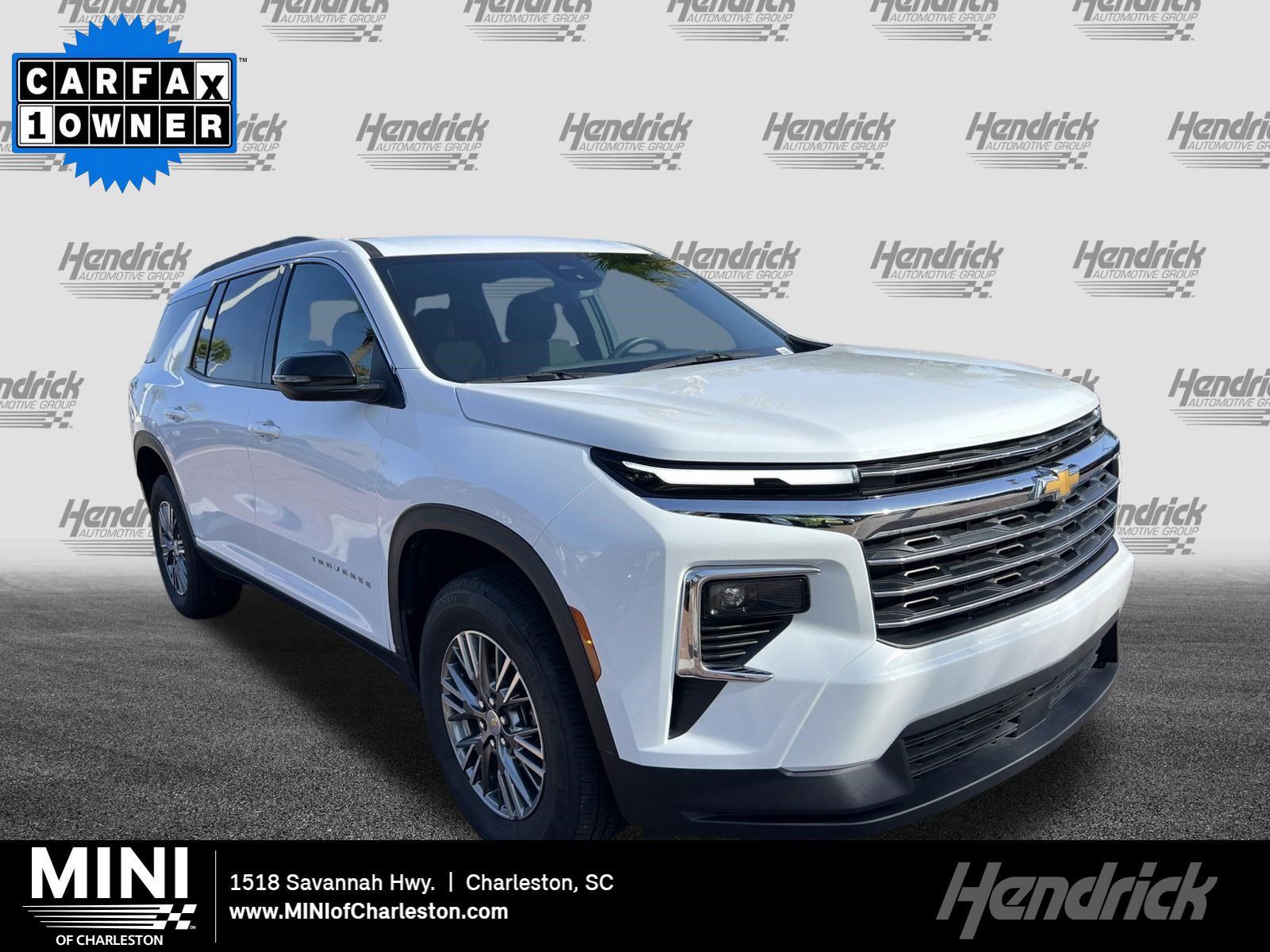 Used 2025 Chevrolet Traverse LT FWD image 1