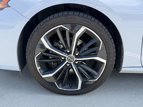 Used 2024 Nissan Altima 2.5 SR FWD image 9