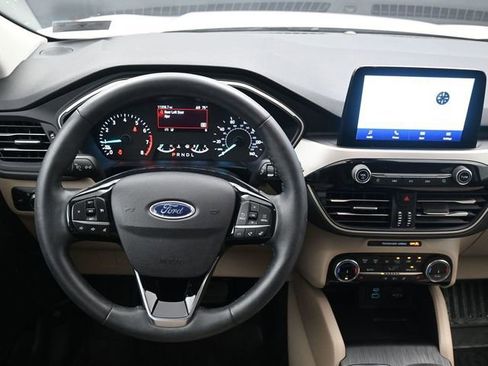 Used 2022 Ford Escape SEL image 9