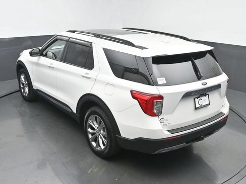 Used 2022 Ford Explorer XLT w/ Equipment Group 202A AWD/4WD image 41