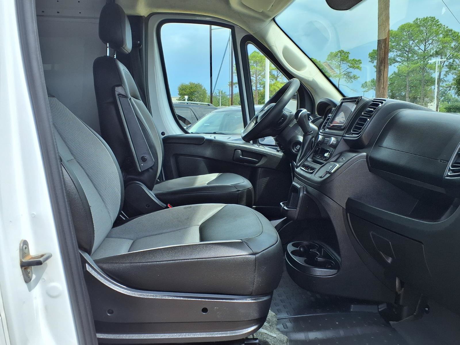 Used 2025 RAM ProMaster 2500 w/ Convenience Group FWD image 19