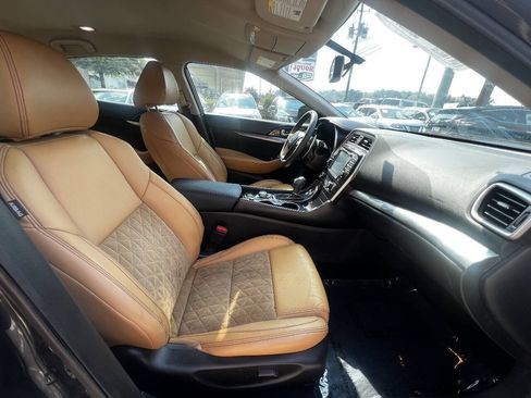 Used 2016 Nissan Maxima SR FWD image 13
