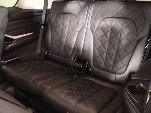 Used 2024 BMW X7 xDrive40i w/ Premium Package image 15