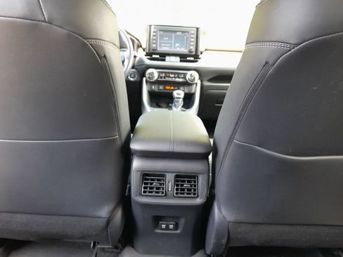 Used 2019 Toyota RAV4 XLE Premium w/ Cold Weather Package AWD/4WD image 31
