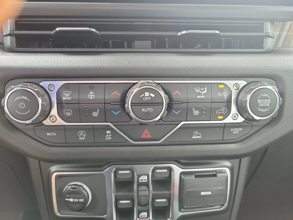 New 2026 Jeep Gladiator Sport AWD/4WD image 18