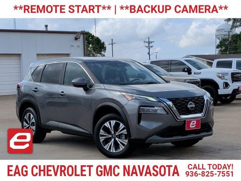 Used 2023 Nissan Rogue SV image 1