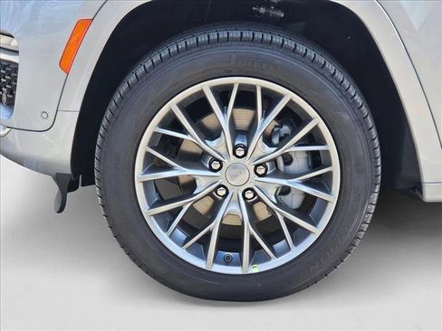New 2025 Jeep Grand Cherokee Summit w/ Luxury Tech Group V image 21