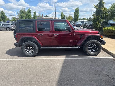 Used 2021 Jeep Wrangler Unlimited Rubicon w/ Cold Weather Group AWD/4WD image 3
