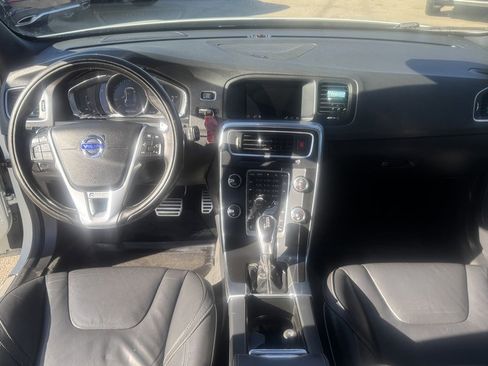 Used 2017 Volvo V60 T6 R-Design Platinum w/ Climate Package image 20