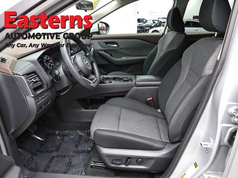 Used 2023 Nissan Rogue SV AWD/4WD image 13
