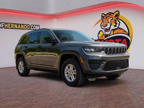Used 2024 Jeep Grand Cherokee Laredo w/ MOPAR Finishing Package AWD/4WD image 3