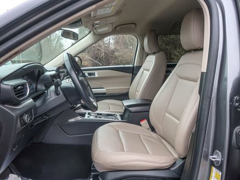 Used 2023 Ford Explorer XLT w/ Equipment Group 202A image 23