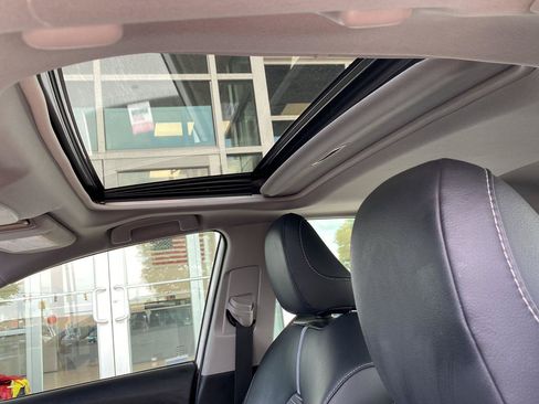 Used 2019 Toyota Camry SE w/ Convenience Package FWD image 22