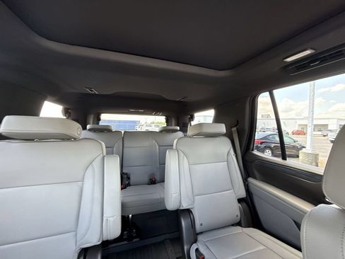 Certified 2022 GMC Yukon SLT w/ SLT Luxury Package AWD/4WD image 12