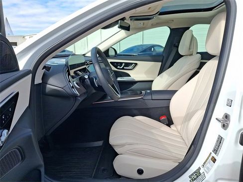 Used 2025 Mercedes-Benz E 350 Sedan image 13