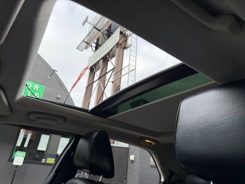 Used 2017 Chrysler 300 C image 12